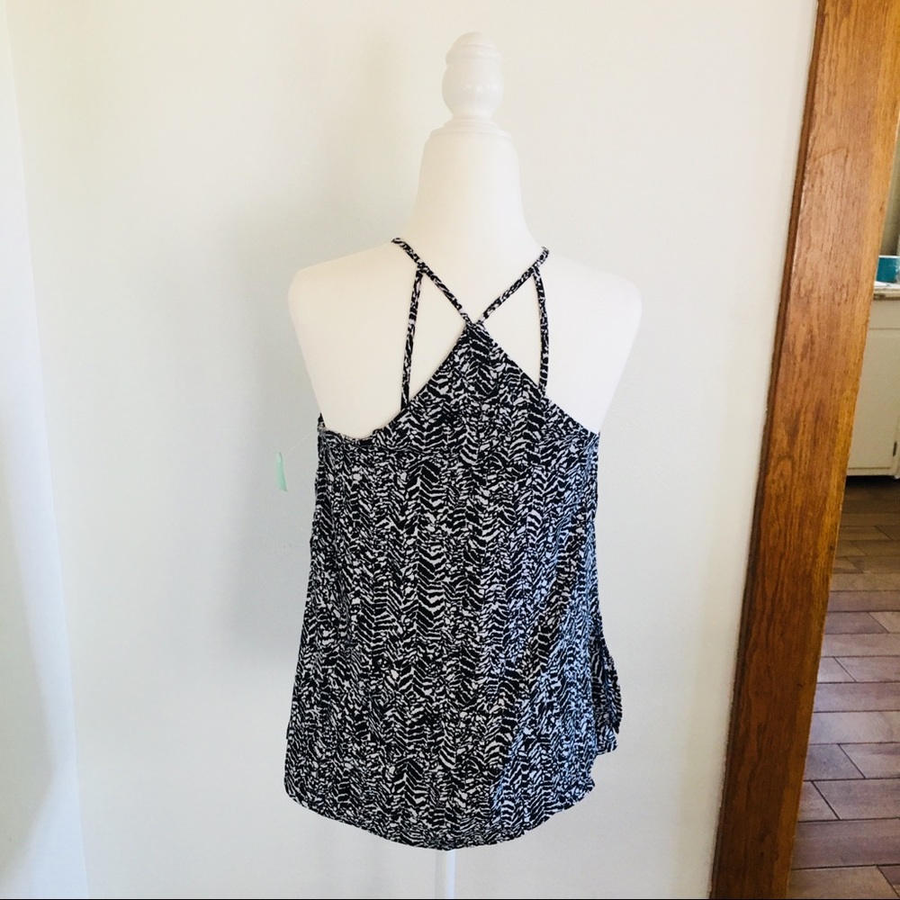 Unique Patterned Decree Tank with Flowy Layers - Picture 2 of 6